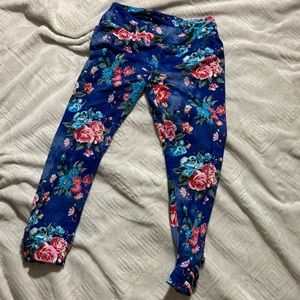Flowered leggings.      .147